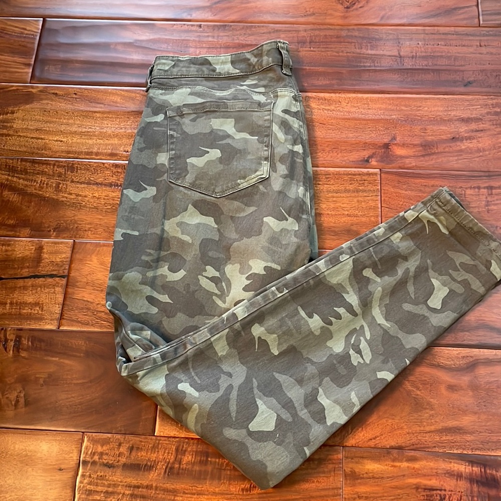 Style & Co Curvy-Fit Camo Skinny Jeans, Sz 8